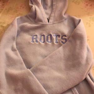 roots sweater